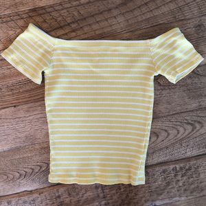 Off the Shoulder Crop Top 💛